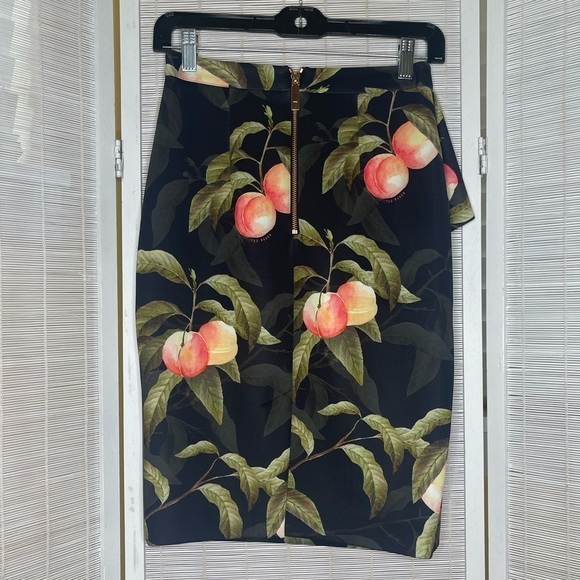 Ted Baker Blayyke Peaches Ruffle Pencil Skirt Black Orange Rose Gold Size 0 NWT - Picture 4 of 8
